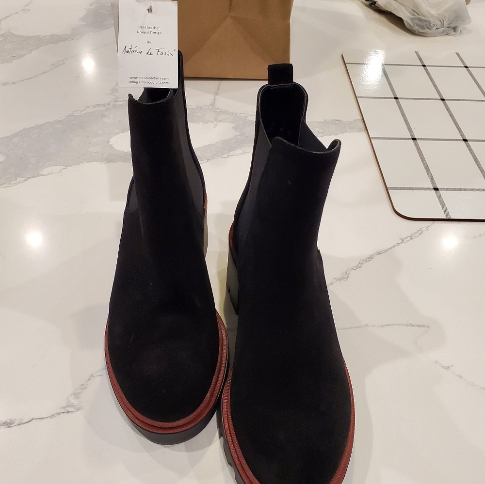 Antonio de Faria suede Chelsea boot NWT
